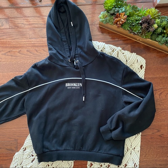 H&M • Bundle of 4 cropped hoodies - Picture 6 of 14